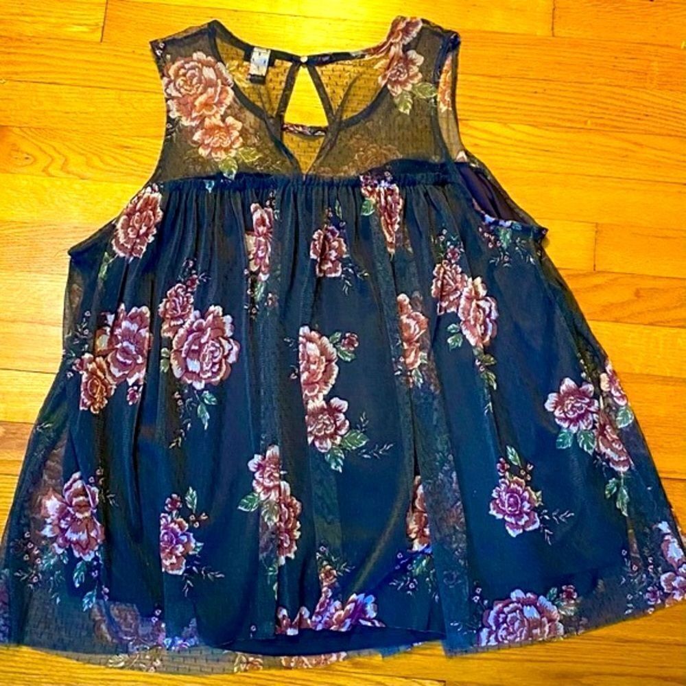 TORRID Sz 3 FLORAL swing tank top in lightweight poly blend